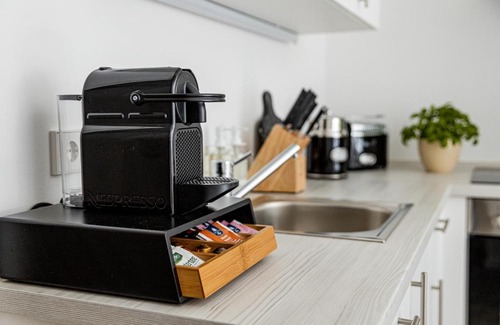 Passau Apartment | BONNYSTAY l Modern l Zentral l Work Space l Kitchen l Smart TV l WLAN