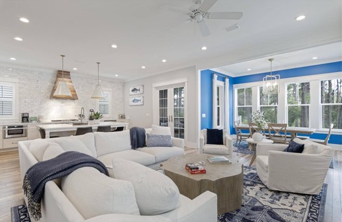 Lakeside at Blue Mountain Beach House | Book a Fall Visit Today! Off SEAson - Beautiful Blue Mountain Home! 4 Adult Bikes!