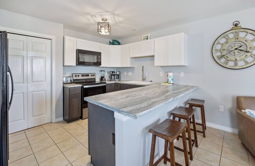 Ono Island Condo | Book a Grand Getaway at Grand Caribbean East 317. Stay & Play with PKRM!