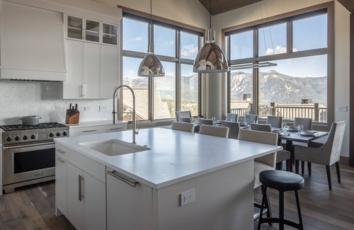 Spanish Peaks House | Book a Holiday Getaway Today! Luxury Townhome with Hot Tub