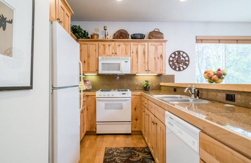 Ketchum Condo | Book a Winter Getaway! Charming Corner Condo on Trail Creek With Shuttle Access and Shared Hot Tub!