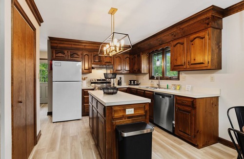 Roseland House | Book for Fall! Nelson 151, MTN views!