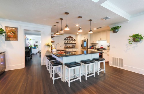 DeLand House | Book Now for Summer 2026! Save 10% when you book 3 Nights