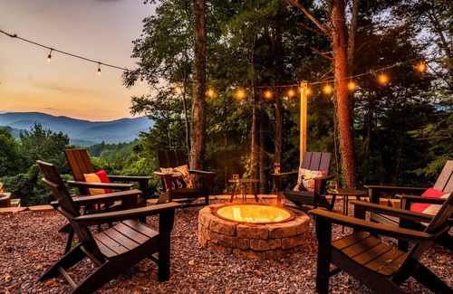 Fairview House | Book Sep & Oct Now! Epic Views! Heated Pool! Sauna