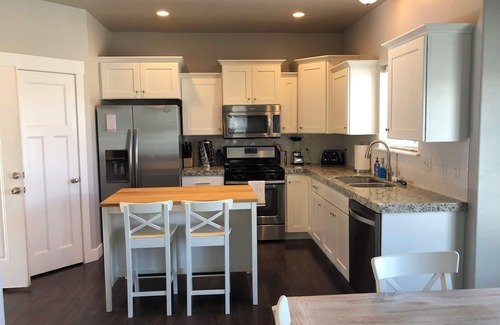 Vineyard House | Book with Confidence! Fun Family home near BYU, UVU & Mountains!