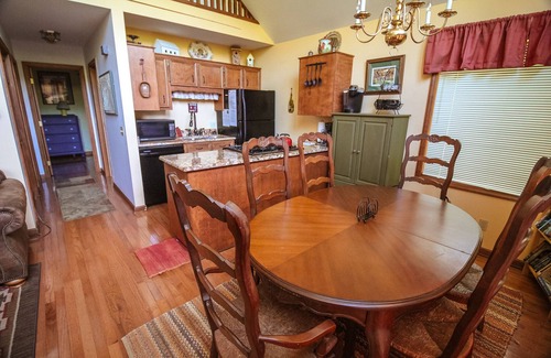 Grassy Creek Cottage | Book Your August Cabin Retreat Before It's Gone @ Riverside Escape