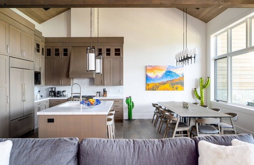 Spanish Peaks House | Book Your Festive Getaway Now! Luxury Townhome in Spanish Peaks with Private Hot Tub!