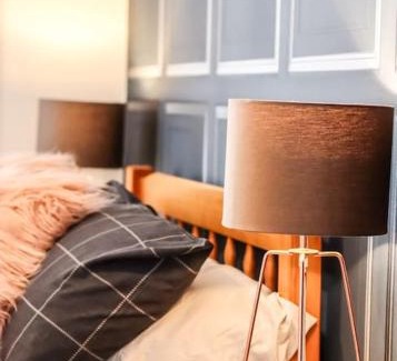 Lincoln House | Book your stay near Bailgate the heart of Lincoln! Short let & longer bookings welcome, weekly and monthly offers