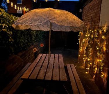 Lincoln House | Book your stay near Bailgate the heart of Lincoln! Short let & longer bookings welcome, weekly and monthly offers