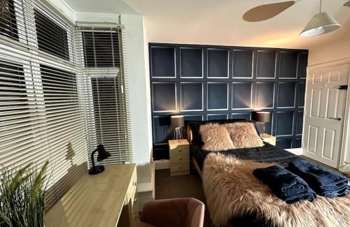 Lincoln House | Book your stay near Bailgate the heart of Lincoln! Short let & longer bookings welcome, weekly and monthly offers