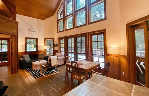 Ashland Cabin | BookStayHop - #1B Soda Mountain ~ Green Springs Cabins ~ Jacuzzi Tub~ Kitchen~