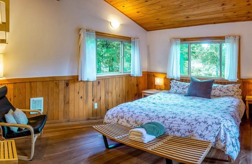 Ashland Cabin | BookStayHop - #2C Mayfield Gardens ~ Green Springs Cabins ~ Jacuzzi Tub ~Views ~