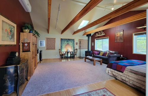Talent Apartment | BookStayHop - Crescent Moon Studio ~With Outdoor Space and Mountain Views!