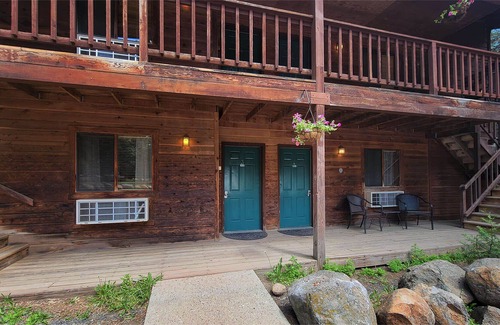 Ashland House | BookStayHop - Green Springs Inn Compound ~ Sleeps 8 ~Jacuzzi
