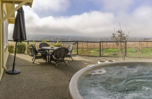 Talent House | BookStayHop-Paschal Winery Dream Cottage II ~Hot Tub w/Mountain Views