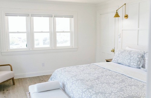 Boothbay Harbor Hotel | Boothbay Harbor King Suite - Room 1 at Greenleaf Inn - Balcony, Harbor Views!