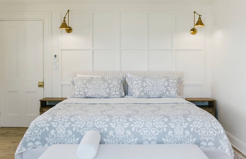 Boothbay Harbor Hotel | Boothbay Harbor King Suite - Room 1 at Greenleaf Inn - Balcony, Harbor Views!