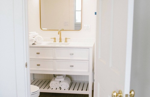 Boothbay Harbor Hotel | Boothbay Harbor King Suite - Room 1 at Greenleaf Inn - Balcony, Harbor Views!