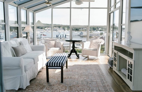 Boothbay Harbor Hotel | Boothbay Harbor - Ocean Mist Hideaway - Room 16 at Admirals Quarters