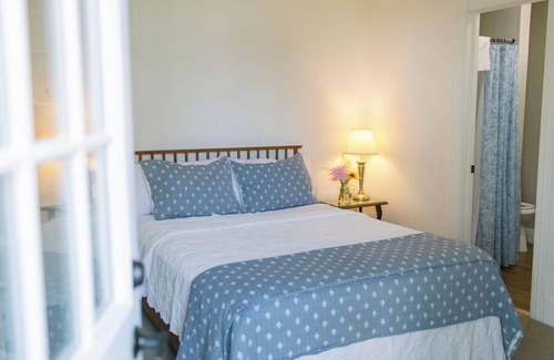 Boothbay Harbor Hotel | Boothbay Harbor - Ocean Mist Hideaway - Room 16 at Admirals Quarters