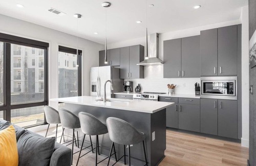 West End Condo | Boots & Strings/2 BR 2 BA condo/Stylish West End Gem/Pool/Gym/Parking