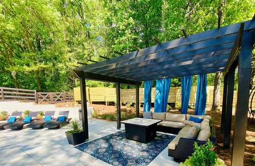Marietta House | Borders Nat'l Park, Pool, Hot Tub, Fenced, Overlooks Horse Farm, Tesla Charging