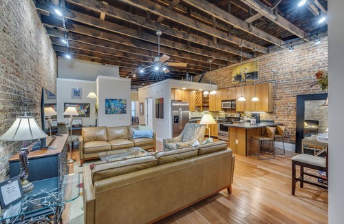 Bristol Apartment | BordertownLoft In heart of Downtown-KingBed,Walk