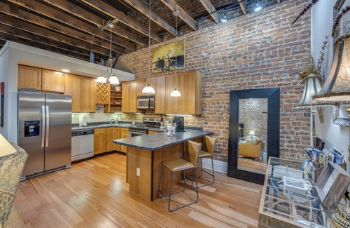 Bristol Apartment | BordertownLoft In heart of Downtown-KingBed,Walk