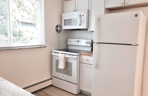Westwood Apartment | Botanical Beautiful; Pet Friendly; 6 Miles to UCMC. Perfect For Long Term Stays