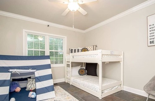 Rockwell House | Boujee · Lake Hamilton Vacation Home 3BR/3BA Sunny Deck Furnishings