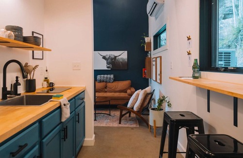 Rogers Apartment | Boulder Mounted Hot Tub | Sleeps 4 | Romantic Stay