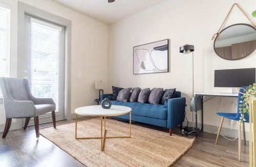 Richardson Apartment | Boulevard Stays Luxurious 1BR Suite Pool Parking Gym Access