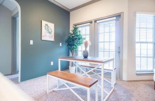Willow Run Apartment | Boulevard Stays Peaceful 1BR King Suite Pool Parking Gym 02