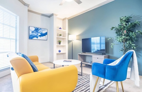 Willow Run Apartment | Boulevard Stays Relaxing King Suite 1BR with Pool, Gym & Parking