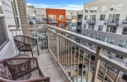 Richardson Apartment | Boulevard Stays Roomy 3BR Stay Pool Parking Fitness B