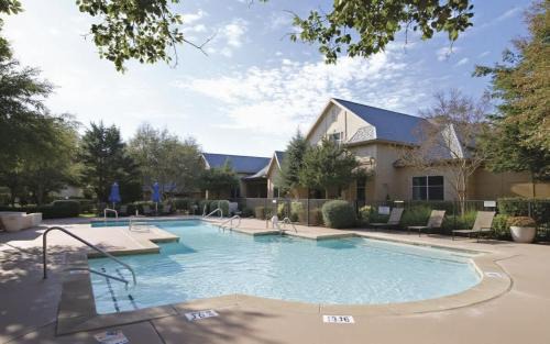 Willow Run Apartment | Boulevard Stays Tranquil 1BR King Suite Pool Parking Gym 04