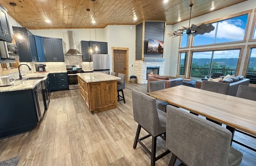 Morganton Cabin | Boundless Views - Pet Friendly | Hot Tub | Panoramic Mountain Views