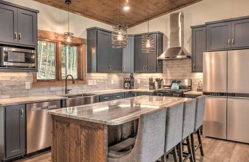 Morganton Cabin | Boundless Views - Pet Friendly | Hot Tub | Panoramic Mountain Views
