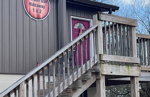 Bardstown Apartment | Bourbon Oak Hideaway 1 - Charming Studio Apartment on the Bourbon Trail -