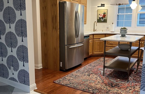 Bardstown House | Bourbon on Broadway- 3 King Bed- Downtown Bardstown-Walk everywhere!