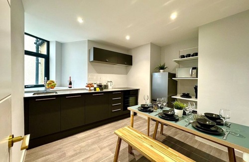Bournemouth Apartment | Bournemouth Getaway: 3BR Apartment near Beach