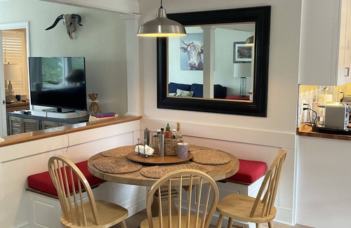 Los Olivos House | Boutique accomodations located in the heart of the Wine County (sleeps 6)