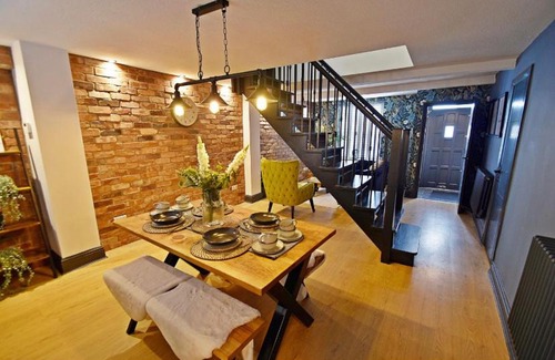 Clitheroe House | Boutique cottage set in historic town of Clitheroe