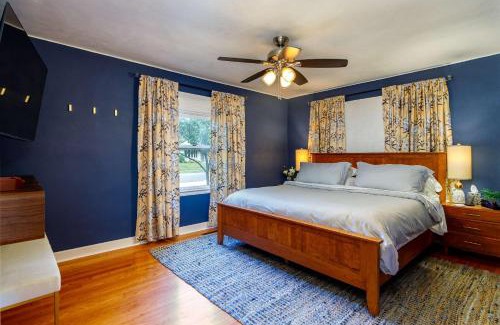 Ames House | Boutique Crane Haven - Games & Grill, Near CyRide