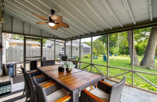 Ames House | Boutique Crane Haven - Games & Grill, Near CyRide