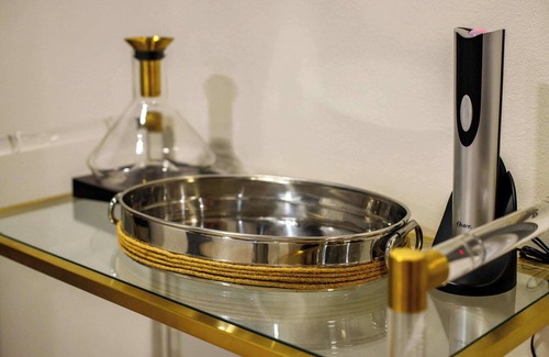 Ames House | ‼️Boutique Crane Haven | Games & Grill