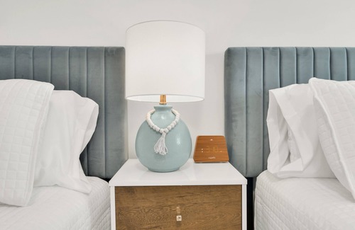 The Cove Hotel | Boutique Hotel 2 double beds with POOL, LOCATION! 1 block to BEACH/Restaurants