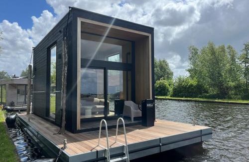 Monnickendam Boat Rental | Boutique Houseboat Stay Romantic Getaway for Two