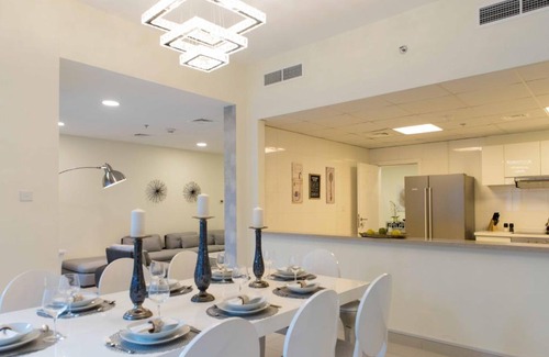 Dubai Marina Villa | Boutique Living - Dubai Marina Wharf 2