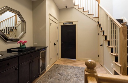 North Downtown Hotel | Boutique MicroHotel Room on Downtown Mall: The Townsman: Poe Room